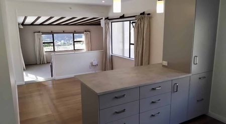 Sunny family home - Photo 3