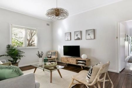 Delightful Family Home in Prime Willoughby Location - Photo 4