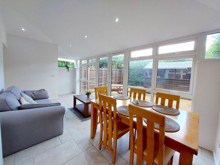 4 bedroom terraced house to rent - Photo 3