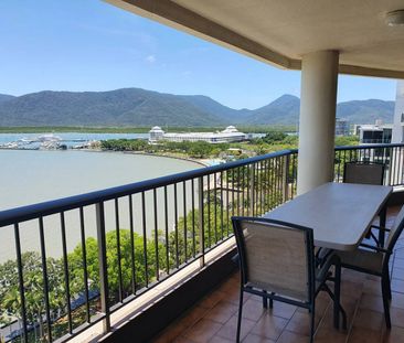 Inner city Penthouse with spectacular views of cairns waterfront! - Photo 4