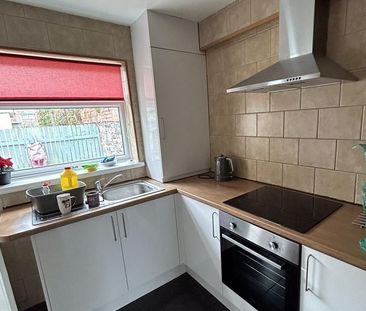 3 bedroom end of terrace house to rent - Photo 1