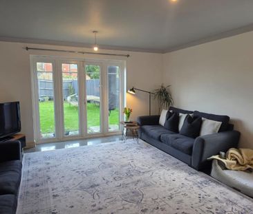 5 bedroom detached house to rent - Photo 1