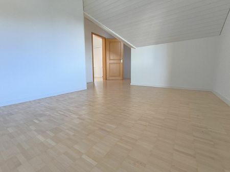 Eine Monatsmiete geschenkt - Attraktive 4.5-Zimmer Maisonettewohnung im Dorfkern von Oberuzwil - Photo 4