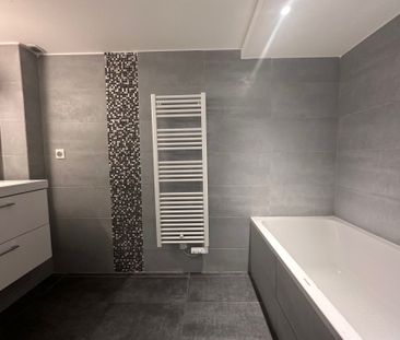 Location Appartement 3 pièces 71m² TOULON 83000 - Photo 3