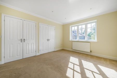 Green Lane, Hersham, Surrey, KT12 - Photo 3