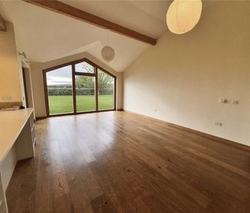 3 bedroom detached house to rent - Photo 2