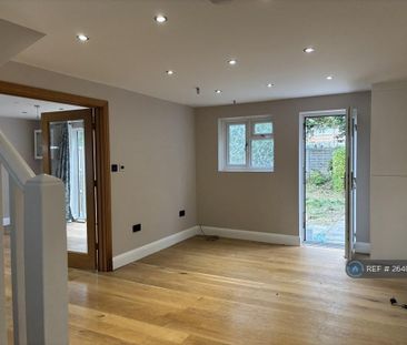 4 bedroom terraced house to rent - Photo 1