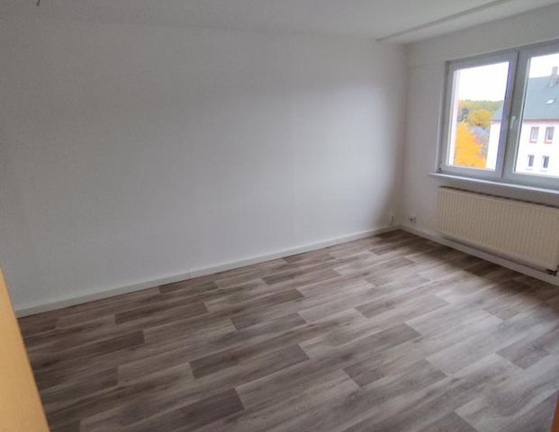 Frisch sanierte 2-Raumwohnung in familienfreundlicher Lage von Großrückerswalde - Foto 1