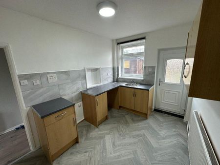 2 bedroom terraced house to rent - Photo 4