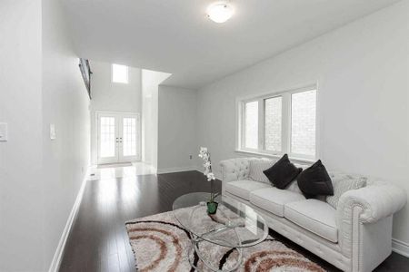 For Lease - 109 Milby Crescent, Bradford West Gwillimbury, Ontario - Photo 4