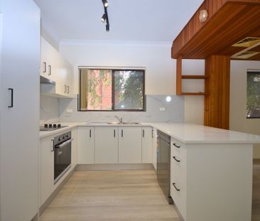 Renovated 2 Bedroom Townhouse!! - Photo 6