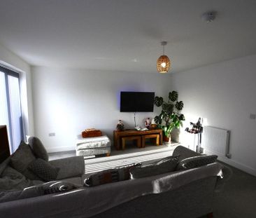 3 bedroom semi-detached house to rent - Photo 5