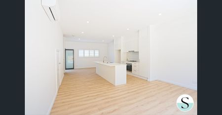 Contemporary Townhouse, Prime Location! - Photo 2