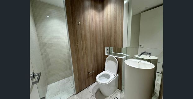 Fully Furnished 1 Bedroom Apartment + Storage Cage -SYD Uni & UTS - Photo 1