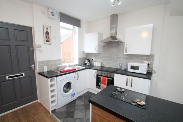 3 Bed - 19 Pennington Street, Woodhouse, Leeds - LS6 2JP - Student - Photo 1