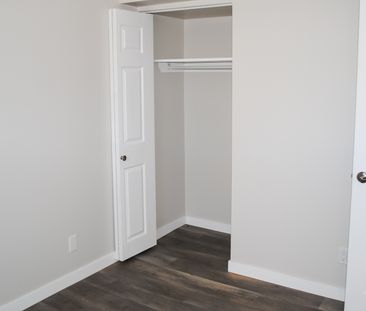 Modern And Spacious 2 Bedroom Basement Suite In St. Albert. - Photo 2
