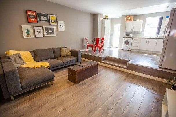 Aigburth Road, L17 - Photo 1