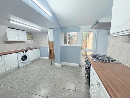 3 bedroom terraced house to rent - Photo 2