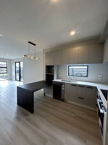 Brand New townhouse in central silverdale - Photo 4