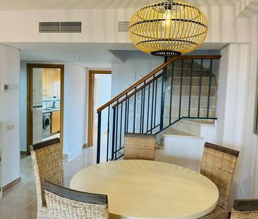 3 room luxury penthouse for rent in Estepona, Andalusia - Photo 4