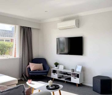 Easy Living on Wai-iti Crescent - Photo 3