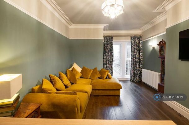 6 bedroom terraced house to rent - Photo 1