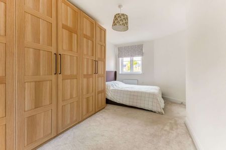 Three bedroom immaculately presented home with garden and parking on the edge of the Old Town. - Photo 3