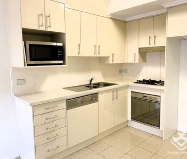 One Bedroom Plus Study Apartment - Photo 2