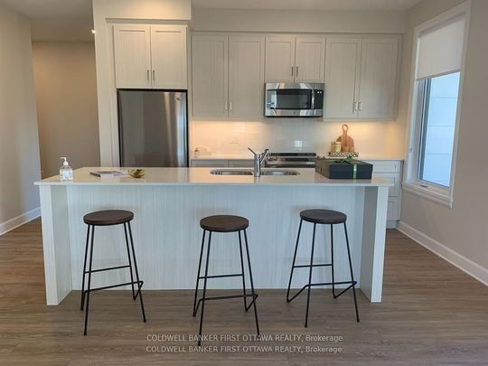 For Lease - 140 BOUNDSTONE Way Unit# 304, Manor Park - Cardinal Glen and Area, Ontario - Photo 1