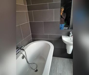 4 bedroom terraced house to rent - Photo 6