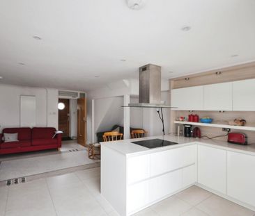 1 bedroom Flat To Let - Photo 3