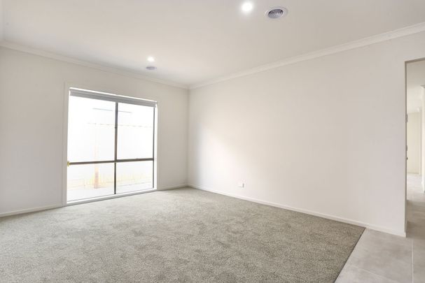 This home truly enjoys the best the Surf Coast and the City has to offer. - Photo 1