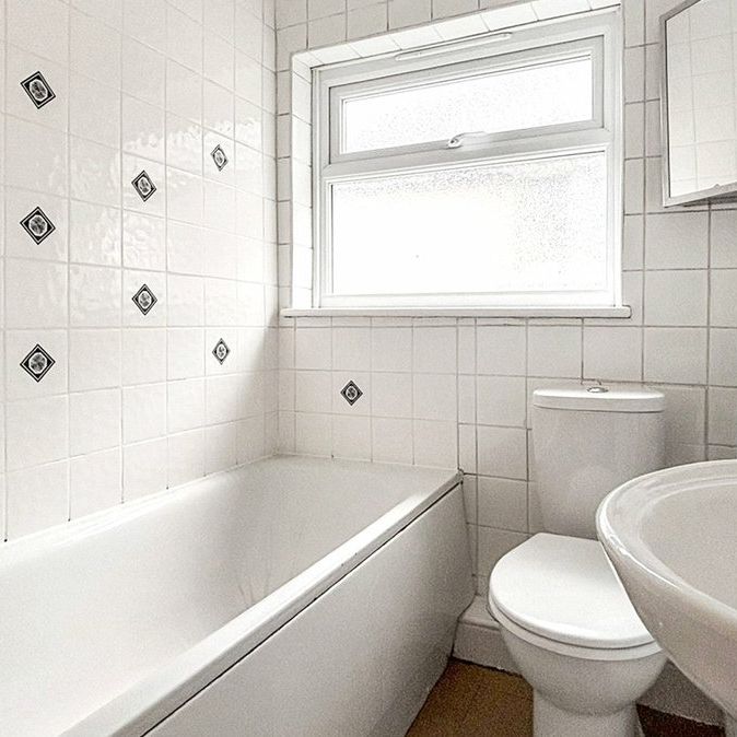 2 bedroom property to rent - Photo 1