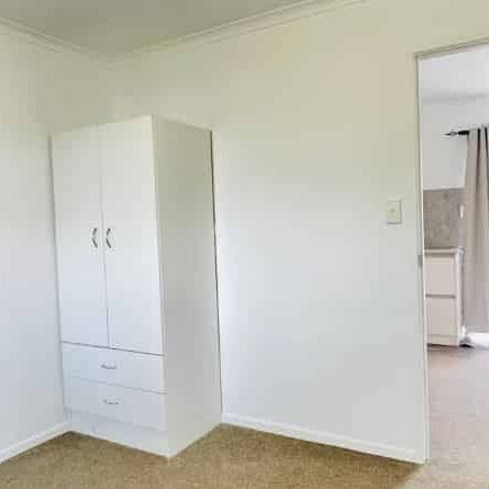 Versatile Sleepout – 2 Bedrooms + Kitchenette & Bathroom - Photo 1