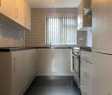 3 bedroom end of terrace house to rent - Photo 4