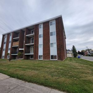 145 Rue Larose (Hull) Très Bel Appartement De Deux Chambres, - Photo 3