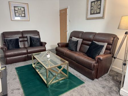 To Let: Stoneleigh Avenue, Middlesbrough, TS5 8AT - Photo 2