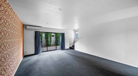 Low maintenance on the city fringe - Photo 5