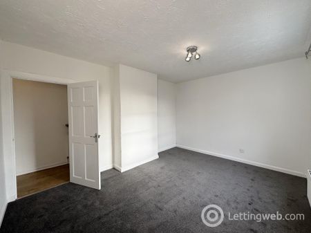3 Bedroom Ground Flat to Rent - Photo 2