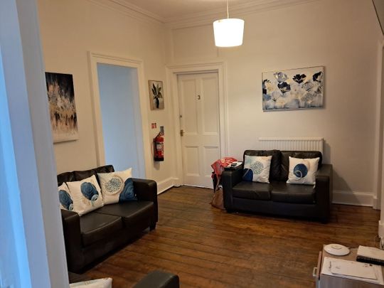 Room in a Shared Flat, Lutton Place, EH8 - Photo 1