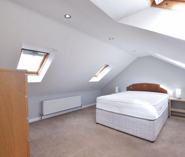 3 bedroom flat to rent - Photo 4