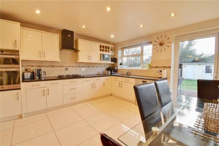 3 bedroom semi-detached house to rent - Photo 5