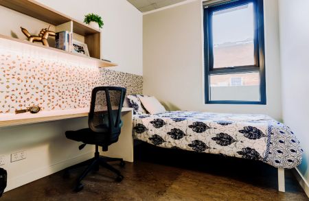 Ensuite Room in 6-Bed Apartment with Courtyard - Photo 4