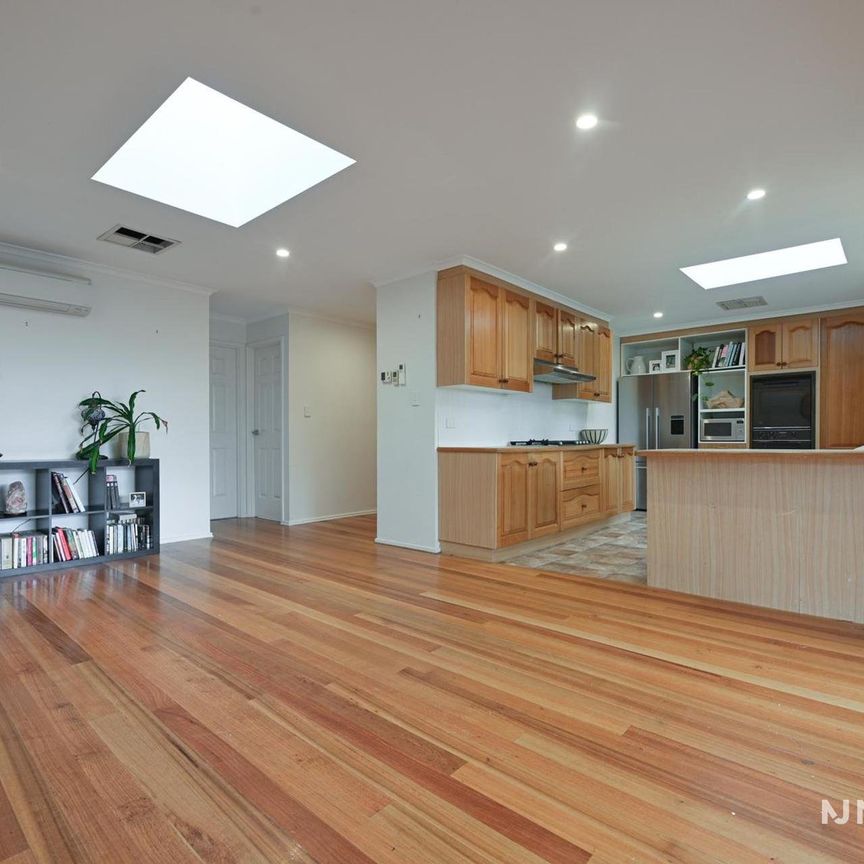 9 Jonathan Close, BAYSWATER - Photo 1