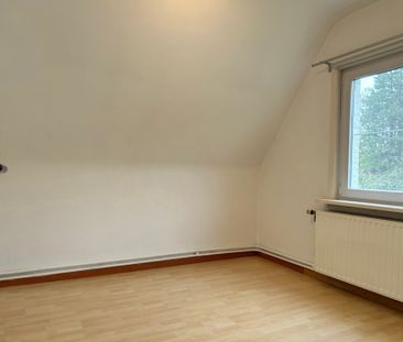 Halfopen bebouwing op ca. 403 m² grond, met 3 slaapkamers, gelegen ... - Photo 1