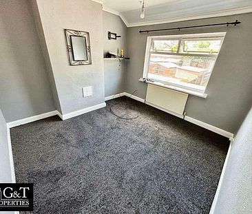 Throne Crescent, Rowley Regis, B65 - Photo 1