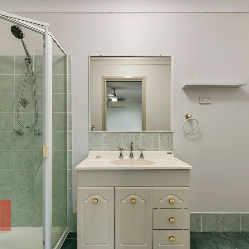3 BEDROOM TOWNHOUSE WITH MASSIVE COURTYARD - Photo 1