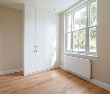 Newly refurbished three bedroom three bathroom property in Clifton ... - Photo 3