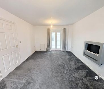 4 bedroom detached house to rent - Photo 3