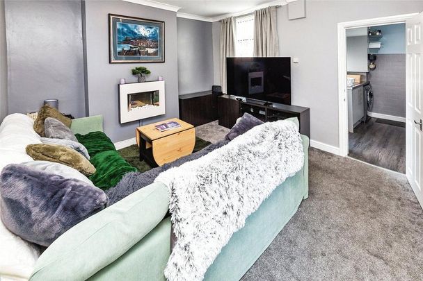 2 bedroom end of terrace house to rent - Photo 1